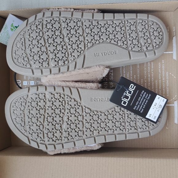 hey dude cheetah tan